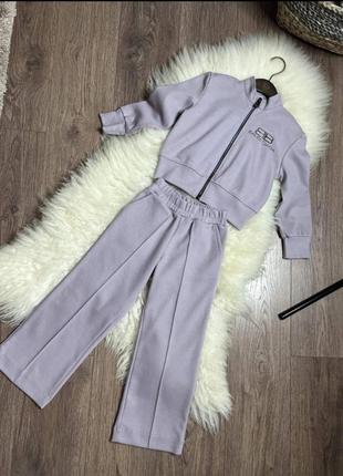 Неймовірно стильний костюм для дівчаток.