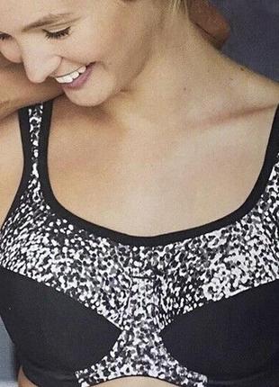 Дорогой фирменный спорт бра)))размер 70jj