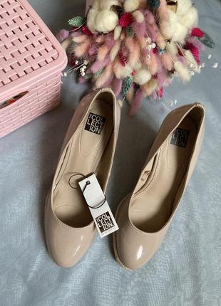 Лаковые кожаные туфли  танкетка в стиле zara clarks2 фото