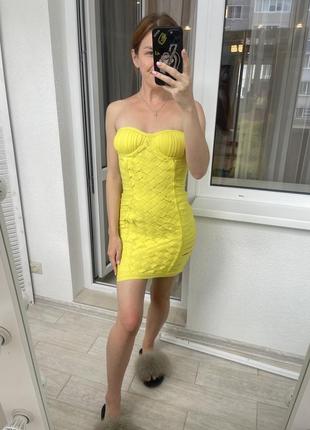 Бандажное мини платье-бюстье желтого цвета4 фото