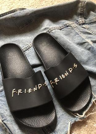 Резинові шльопанці friends