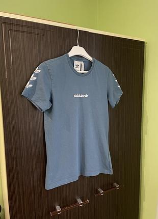 Футболка adidas с лампасами тышка размер s