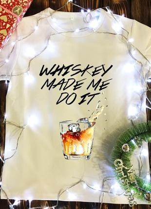 Мужская футболка с принтом - whiskey made me do it