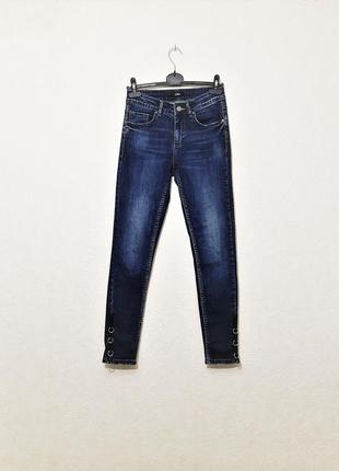 Colibri cтильные котоновые джинсы синие слимы зауженные с кольцами на штанинах снизу женские2 фото