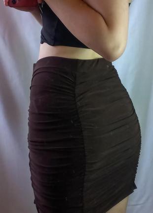 Короткая обтягивающая юбка в складочки6 фото