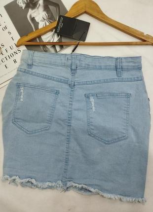 Джинсовая голубая мини юбка с разрезами8 фото