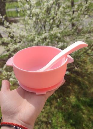 Силіконовий посуд для дітей  посуд для годування  тарілочка із кришкою + ложечка + нагрудник з принтом5 фото