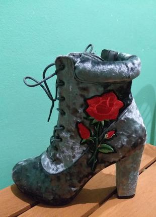 Сірі вельветові чобітки, черевики, дизайнерські ботильйони з вишивкою, трояндою5 фото