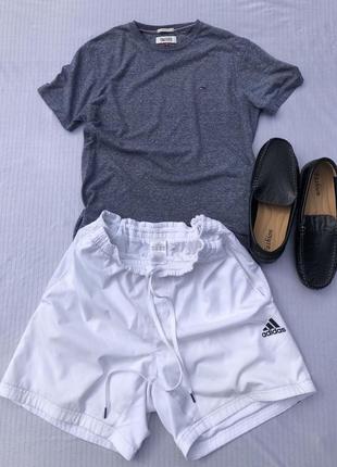 Футболка tommy hilfiger и шорты adidas