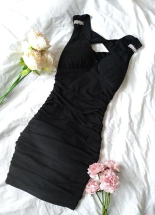 Чёрное вечернее платье