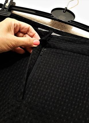 Marks&spenser красивые брюки чёрные ткань с выделкой зауженные книзу женские штаны деми/зима/лето5 фото