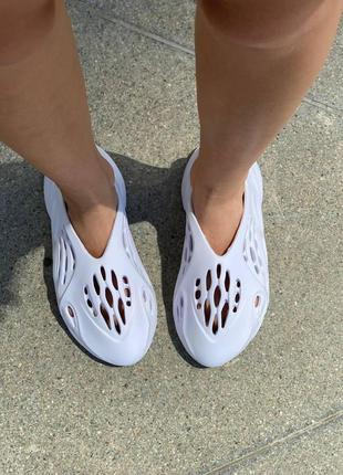 Adidas yeezy foam runner white no brand no logo