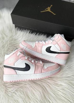 Жіночі кросівки жіночі кросівки nike air jordan 1 retro