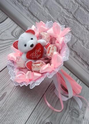 Рожевий букет з плюшевим ведмедиком та цукерками rafaello, м'які іграшки подарунок дівчині жінці чи дитині4 фото