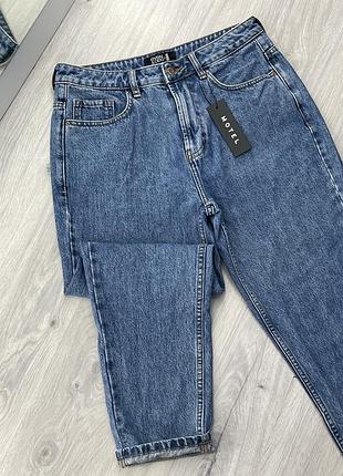 Джинсы мом
