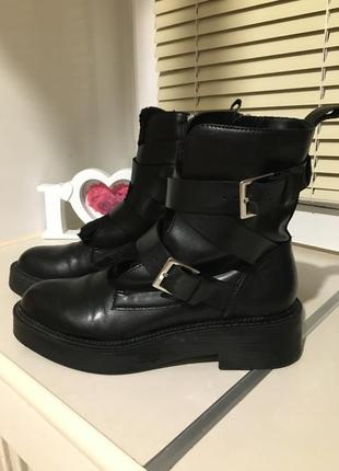 Мега крутые стильные кожаные ботинки с ремешками zara