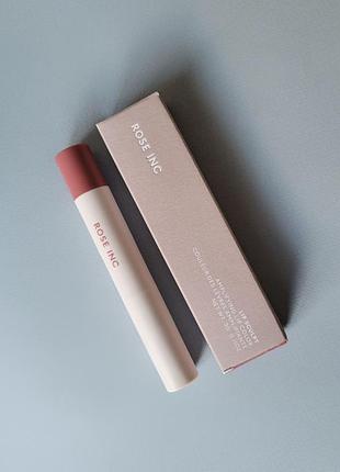 Матова помада з властивостями бальзаму rose inc