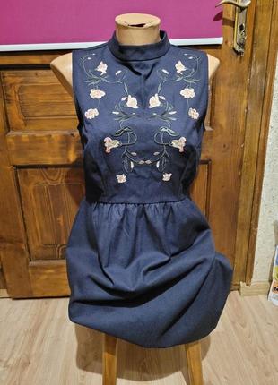 Вышитое платье