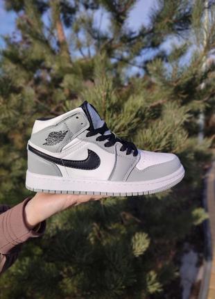 Кроссовки nike air jordan 1 retro mid smoke grey