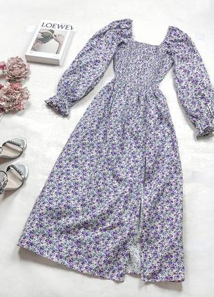 Красивенна сукня missguided міді довжини квітковим принтом бузково-лілових кольорів