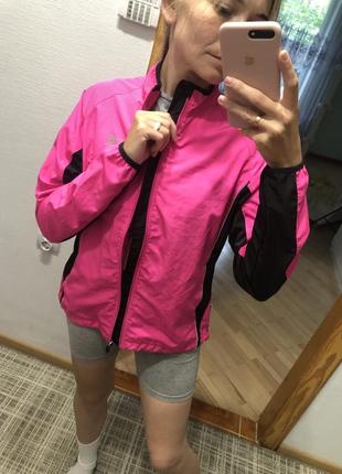 Спортивна вітровка
