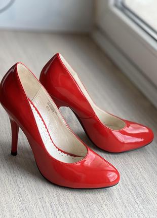 Туфли кожаные лаковые красные4 фото