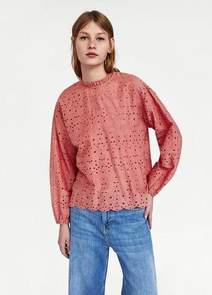 Роскошная стильная блуза рубашка zara шикарной прошвой нежно-кораллового цвета с длинным рукавом