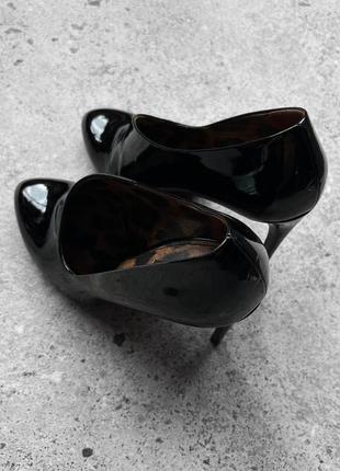 Dolce&amp;gabbana women's black premium asymmerical patent leather high heels женские, люксовые туфли5 фото