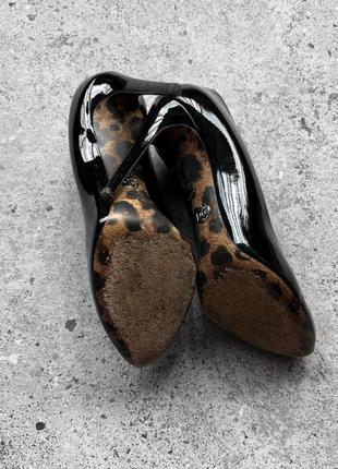 Dolce&amp;gabbana women's black premium asymmerical patent leather high heels женские, люксовые туфли7 фото