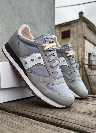 Мужские оригинальные кроссовки saucony jazz original 2044-664s grey white серые1 фото