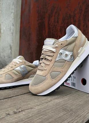 Женские оригинальные кроссовки saucony shadow original 1108-809s tan silver бежевый с серебряным10 фото