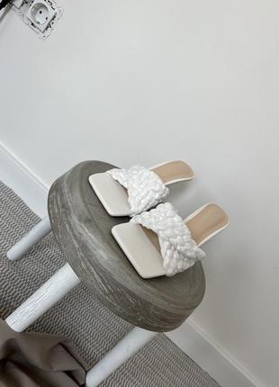 Білі мюлі плетені белые мюли плетённые на каблуке2 фото