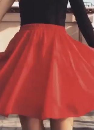 Меди юбка красная