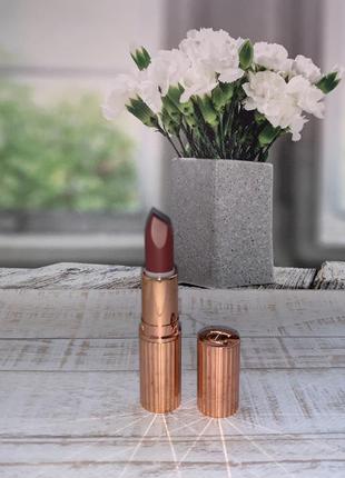 Charlotte tilbury matte revolution pillow talk medium 2 помада матова5 фото