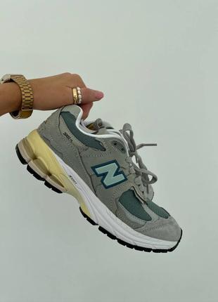 Жіночі замшеві кросівки new balance 2002r