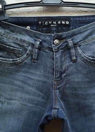 Укороченные джинсы стрижутmond denim (италия), синего цвета.5 фото