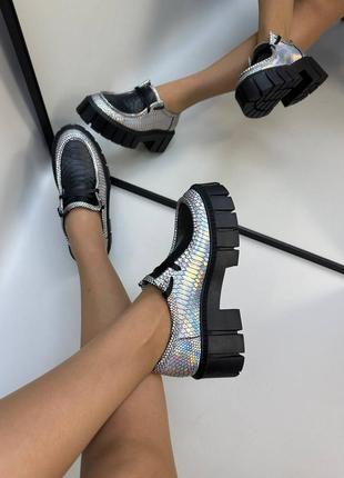 Эксклюзивные туфли лоферы из натуральной итальянской кожи и замши женские на платформе со шнурками6 фото