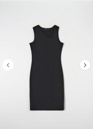 Платье миди черная в рубчик с асимметричным вырезом4 фото