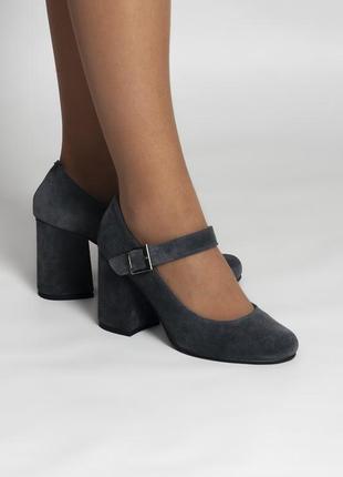 Замшевые темно-серые туфли на устойчивом каблуке 36 размера