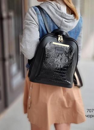Жіноча дуже гарна сумка-рюкзак з еко шкіри  чорна1 фото