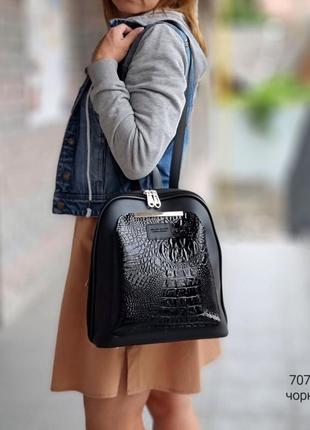 Жіноча дуже гарна сумка-рюкзак з еко шкіри  чорна2 фото