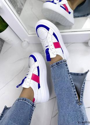 Натуральные кожаные белые кеды - кроссовки с синими и розовыми вставками на повышенной подошве6 фото