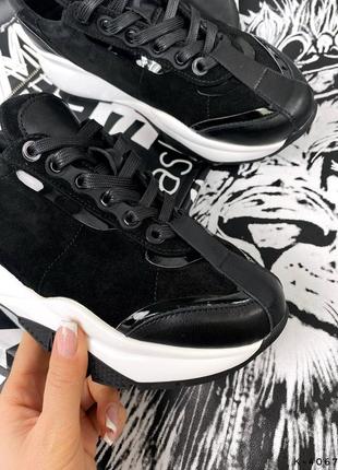 Натуральные замшевые и кожаные черные кроссовки на белой подошве4 фото