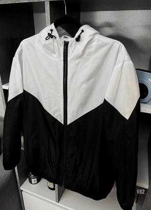 Ветровка мужская с капюшоном черная с белым плащевками3 фото