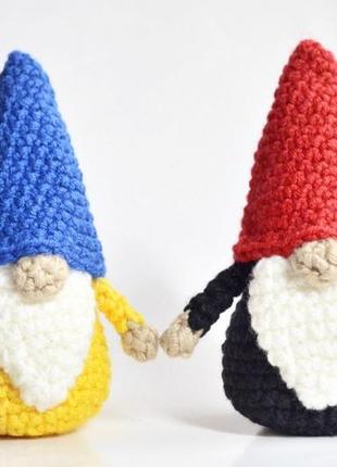 Вязаный гномик. флаг украины.подвеска в машину. ручная работа