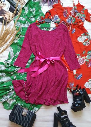 Кружевное яркое платье фуксия с поясом7 фото