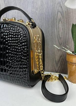 Жіноча міні сумочка рептилія каркасна з замком, маленька сумка золотиста чорний рептилія7 фото