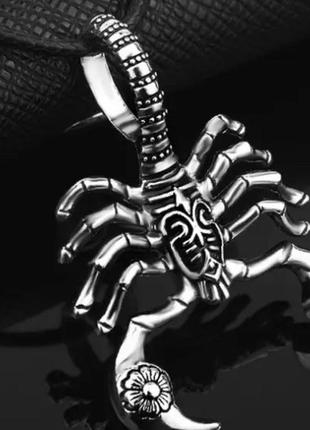Кулон скорпион на шнурке1 фото