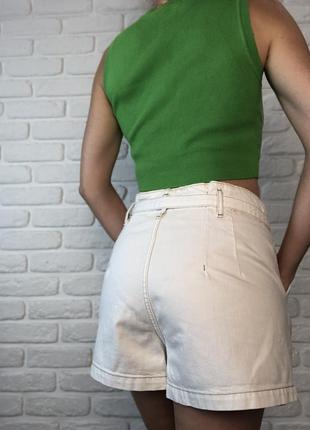 Белые джинсовые шорты с высокой посадкой и красивым поясом, идеальные ambercrombie & fitch. шикарні брендові білі шорти з високою посадкою!3 фото