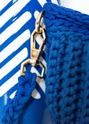 Плетена маленька синя сумочка3 фото